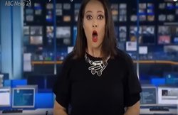 वीडियो: टीवी पर पेन से खेल रही थी एंकर, पता चला कि लाइव है तो रह गई हक्‍की-बक्‍की