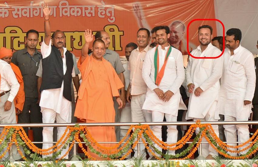 Yogi Aditya nath, amanmani tripathi, independent mla amanmani tripathi, murder accused mla amanmani, murder accused amanmani, gorakhpur university prgramme, cm yogi in Gorakhpur, Yogi Aditya nath in gorakhpur, Yogi shares stage with amanmani tripathi, law order in UP, hindi news