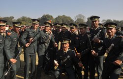 अगर आपके पास है ये योग्यता तो इन एग्जाम्स को पास कर बन सकते है आर्मी ऑफिसर