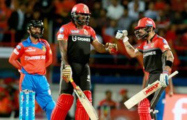 IPL 10, RCB, KKR, RCB vs KKR, Chris Gayle, Virat Kohli, Laxmipati Balaji, KKR Bowling Coach, Royal Challengers Bangalore, Kolkata Knight Riders, Gayle Kohli Dance, क्रिस गेल, विराट कोहली, आईपीएल