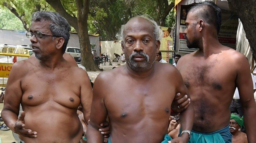 tamil nadu farmers, farmers protest, farmers protest in delhi, prime minister, narendra modi, pm modi, farmers PMO, farmers protest photos, tamil nadu, tamil nadu farmers protesters, palanisami, farmers protest, jantar mantar, farmers loan waivers, farmers protested naked, farmers eat mouse, modi govt, central govt, jansatta
