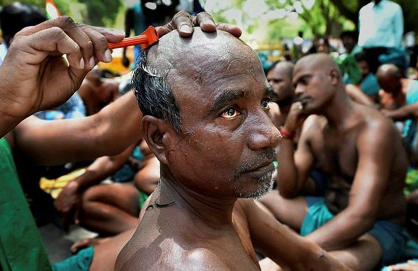 tamil nadu farmers, farmers protest, farmers protest in delhi, prime minister, narendra modi, pm modi, farmers PMO, farmers protest photos, tamil nadu, tamil nadu farmers protesters, palanisami, farmers protest, jantar mantar, farmers loan waivers, farmers protested naked, farmers eat mouse, modi govt, central govt, jansatta