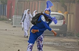 Kashmir Violence, Stone pelters, Stone Pelting, Kashmir Stone Pelting, women police battalion Kashmir, J&K Police
