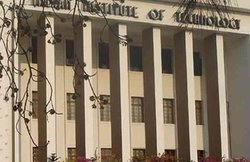 IIT में महिला कोटे को मंजूरी, 20 प्रतिशत सीटें बढ़ाई गईं