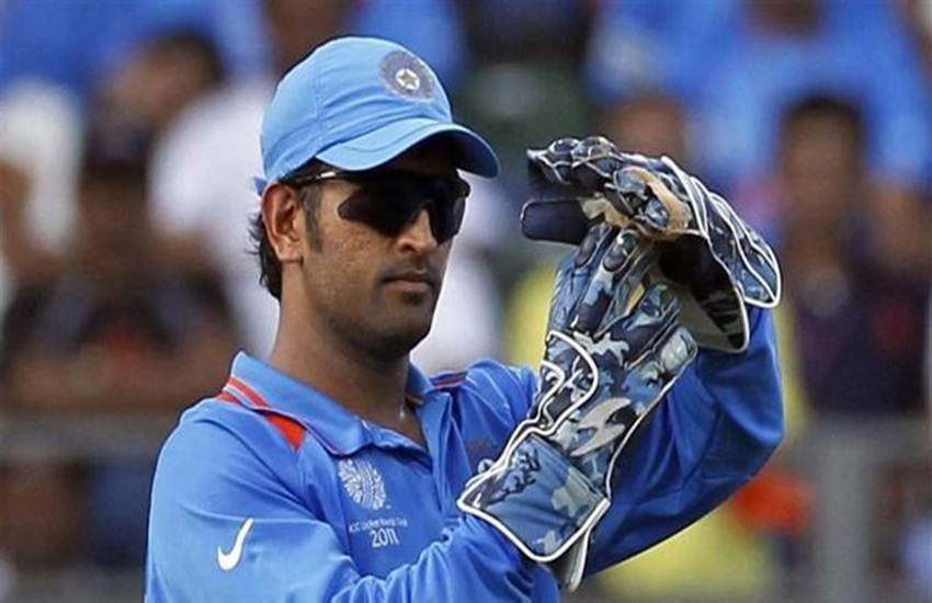 MS Dhoni, Sunil Narine, MS Dhoni Run Out of Sunil Narine, Rising Pune Supergiant vs Kolkata Knight Riders, Cricket News, MS Dhoni Amazing Skill Behind the Stumps, MS Dhoni class behind the stumps, IPL 2017, IPL Tenth Edition, Indian Premier Legue