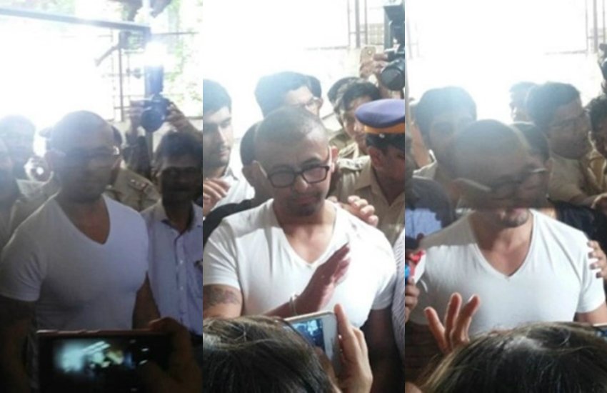 सोनू निगम ने बुधवार को 'अजान विवाद' पर अपनी सफाई पेश करते हुए प्रेस कॉन्फ्रेंस की। प्रेस कॉन्फ्रेंस में उन्होंने कहा, 'उन्होंने केवल लाउडस्पीकर से अजान देने पर ही सवाल नहीं उठाए थे, बल्कि हर एक धार्मिक स्थल पर लाउडस्पीकर से पूजा-पाठ करने पर सवाल उठाए थे।' साथ ही उन्होंने कहा, 'अजान जरूरी है, लाउडस्पीकर नहीं, आरती जरूरी है लेकिन लाउडस्पीकर नहीं।'