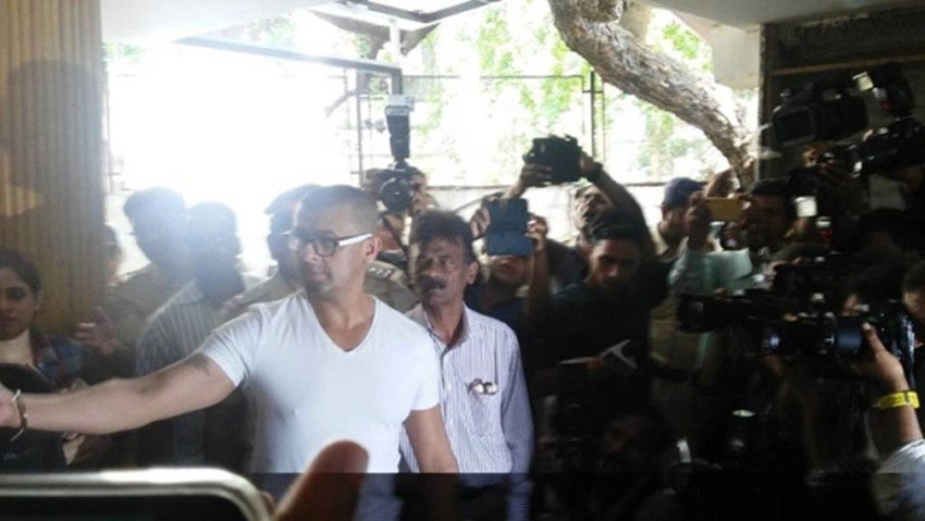 प्रेस कॉन्फ्रेंस के बाद सोनू निगम ने अपना सिर मुंडवा लिया। साथ ही कहा कि धर्म के नाम पर शोर-शराब मचाना गुंडागर्दी है।