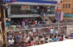 लूट लो ऑफर: एक ही दिन में बिकी 8000 बाइक्स, सुबह 11 बजे तक सारे स्टॉक खत्म, 40 करोड़ का हुआ कारोबार