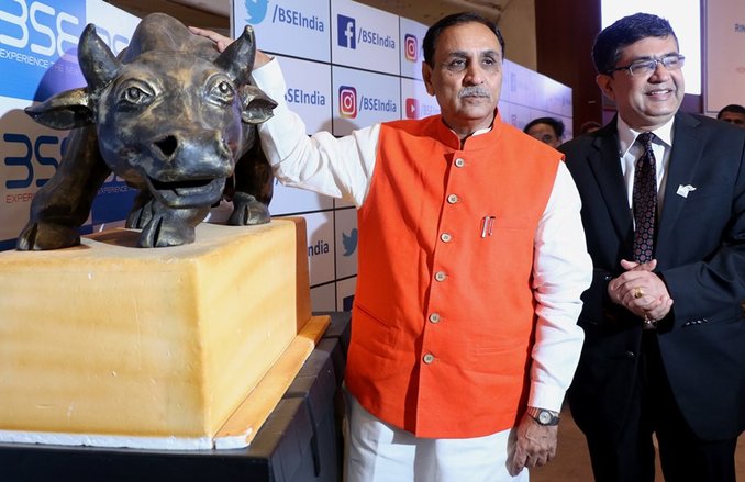 अहमद पटेल के यहां काम कर रहे थे इस्लामिक स्टेट के संदिग्ध आतंकी: सीएम रुपाणी
