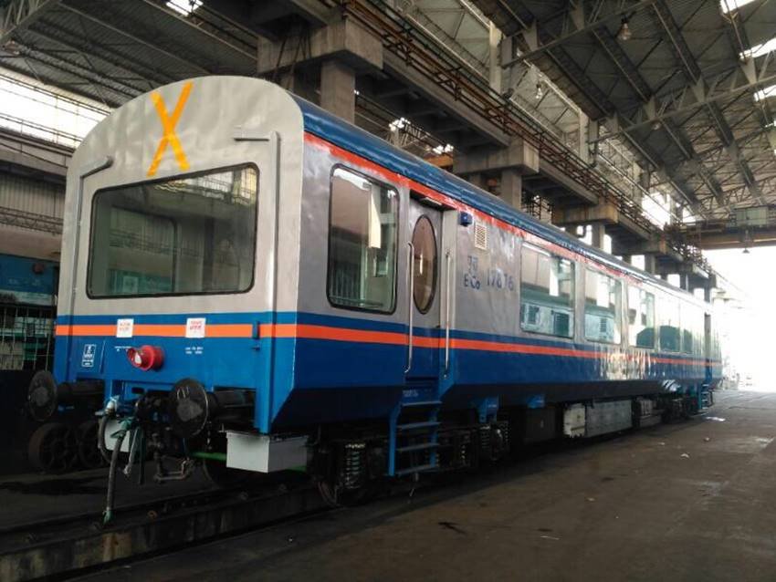 Vistadome Coaches, Vistadome Coaches in India, Suresh Prabhu, IRCTC, IRCTC Booking of Vistadome, New Train Coaches, Rail Coaches, Glass Roofs, LED lights, Rotatable seats, GPS based info, GPS in Trains, TV in Trains, Indian Railways, Railways News