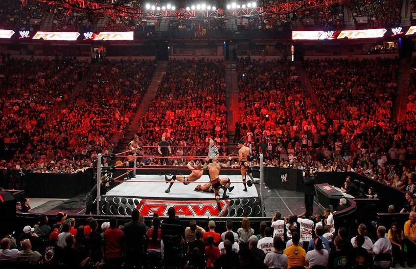 WWE में रॉ और स्मैकडाउन नाम के दो बड़े इवेंट्स हर हफ्ते होते हैं। 