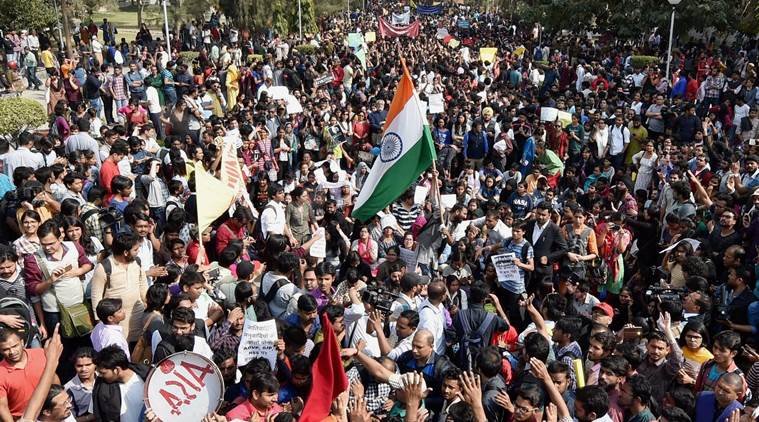 अभिव्यक्ति और आजादी के सामने कुछ अनजानी बाधाएं आ खड़ी होती हैं।