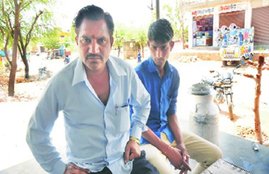 गिरधारी लाल, मुकेश