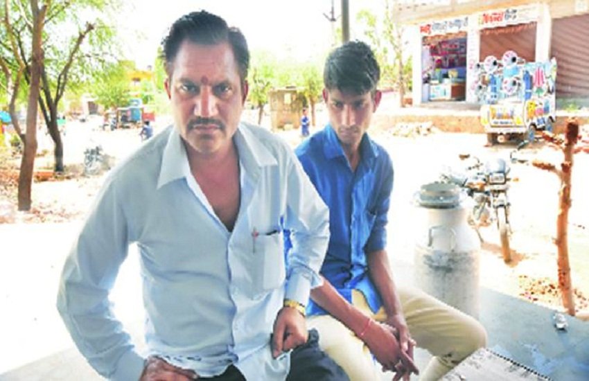 गिरधारी लाल, मुकेश