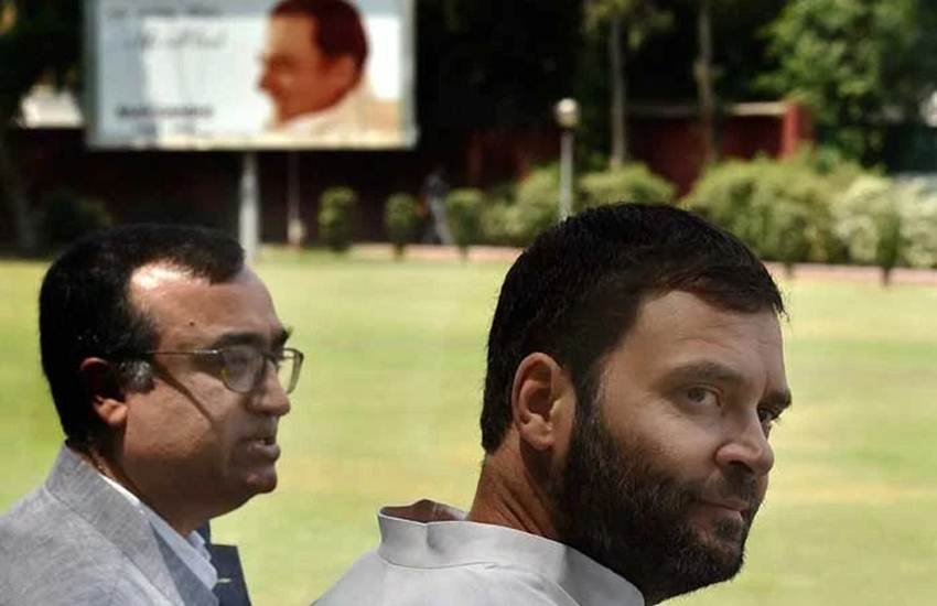 निगम चुनाव में टिकट वितरण से कांग्रेस में वरिष्ठ नेताओं की नाराजगी के सिलसिले को दिल्ली से राज्यसभा सदस्य परवेज हाशमी ने और बढ़ा दिया है। 