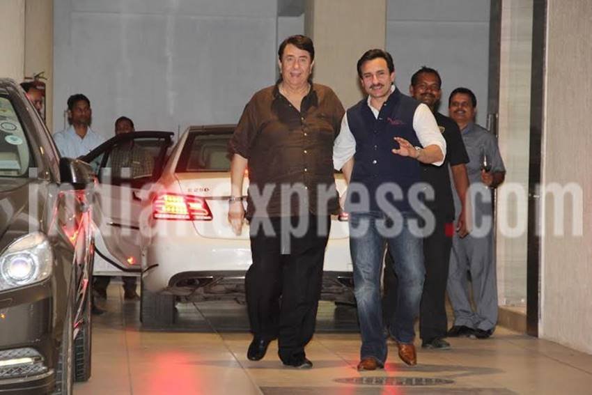 kapoor family, babita kapoor birthday bash, kareena kapoor, kareena kapoor khan, karisma kapoor, saif ali khan, rishi kapoor, randhir kapoor, sashi kapoor, kareena kapoor saif ali khan, saif ali khan kareena kapoor, kapoor family pic, saif kareena, kareena saif, karisma kareena, kareena karisma, saif ali khan pics, kapoor family photo,