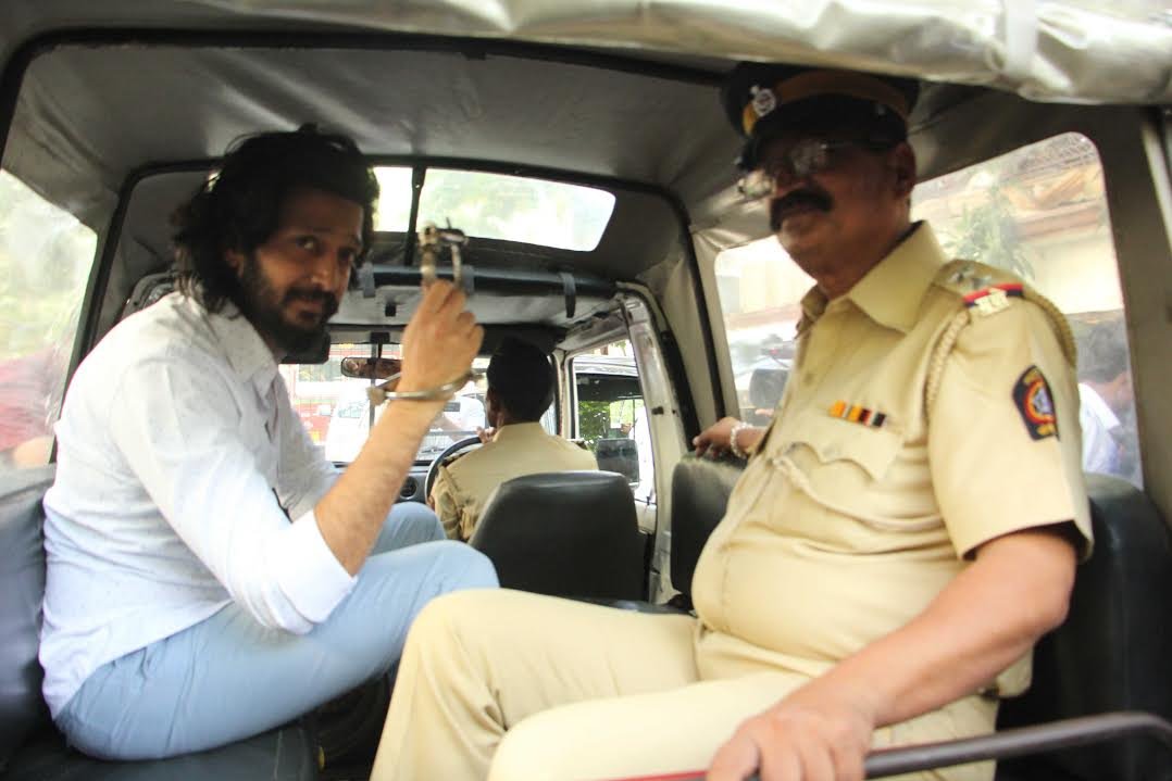 जल्द रितेश देशमुख फिल्म बैंक चोर में नजर आने वाले हैं। हाल ही में इस फिल्म का एक पोस्टर भी रिलीज किया गया था।