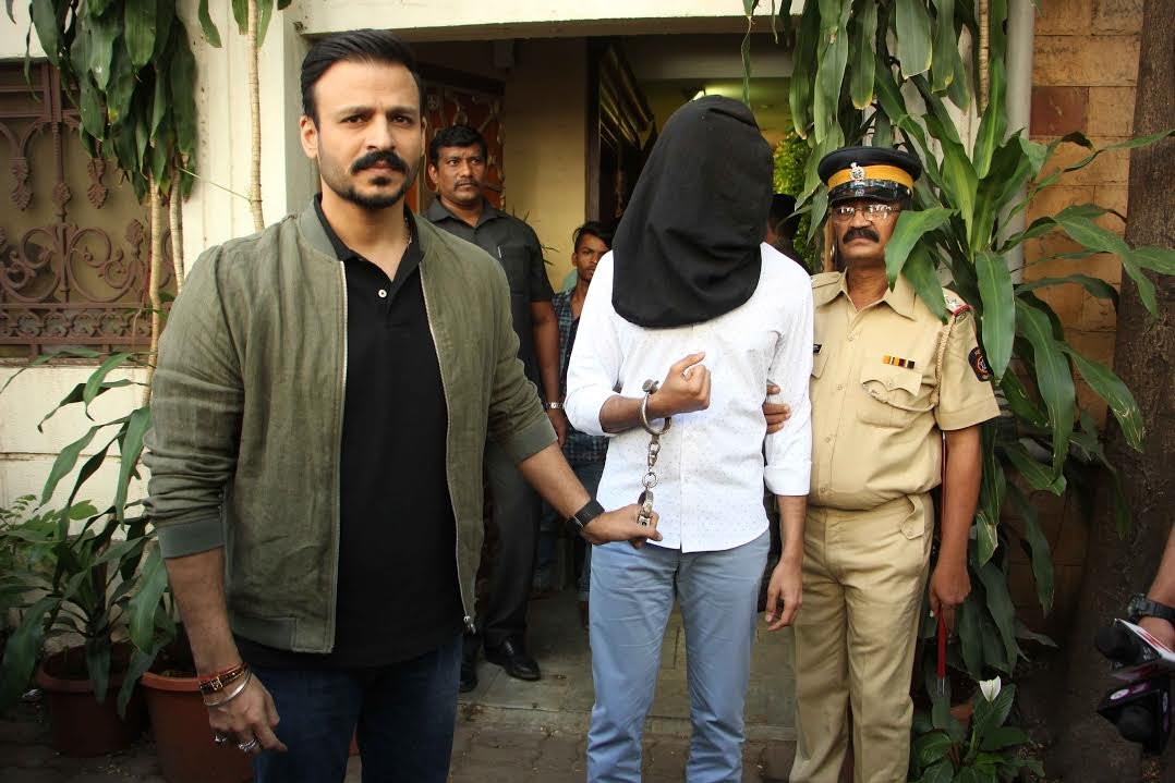 फिल्म के प्रमोशन के लिए रितेश को बिल्कुल एक मुजरिम की तरह मीडिया के सामने लाया गया था।