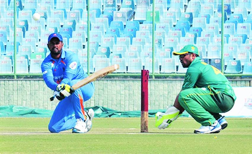 रविवारीः प्रयोगों का क्रिकेट