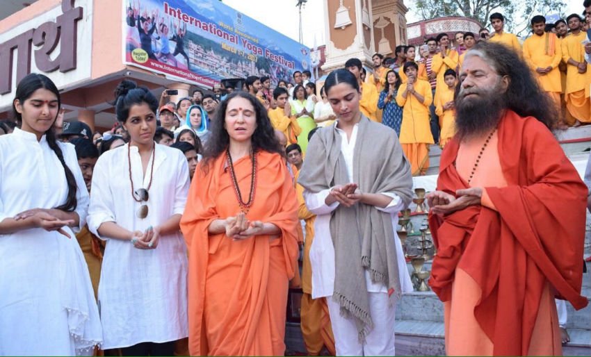 Deepika Padukone, Uttarakhand, Rishikesh, mother Ganga's arti, latest news, jansatta news, jansatta hindi news, bollywood latest news,