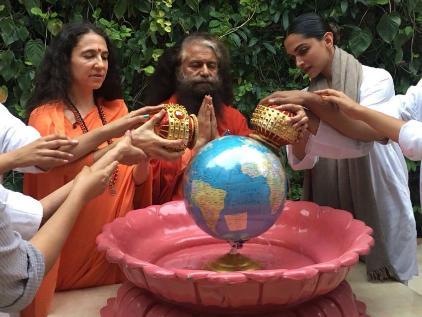 Deepika Padukone, Uttarakhand, Rishikesh, mother Ganga's arti, latest news, jansatta news, jansatta hindi news, bollywood latest news,