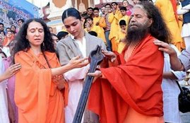 Deepika Padukone, Rishikesh, Ganga Aarti