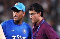 धोनी को लेकर ये क्या कह गए पूर्व कप्तान सौरभ गांगुली, फैंस हुए नाराज …