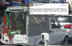 दिल्ली पुलिस की गाड़ी में बीजेपी का झंडा थामे तस्वीर शेयर कर ट्रोल हुए दिग्विजय सिंह, यूजर बोले- जानना चाहते हो तो हवेली पर आ जाना