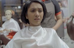 इंटरनेट पर तेजी से वायरल हो रहा है लड़की के बाल कटवाने का ये वीडियो, कारण जानकर आपकी भी आंखें हो जाएंगी नम