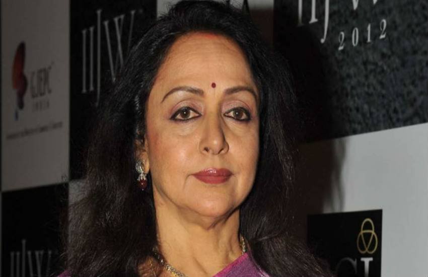 Hema Malini, Hema Malini Attack, Station Master, Station Master Suspend, railway station, attack on Hema Malini, Bull attack on Hema Malini, Hema Malini bull attack Update, National news