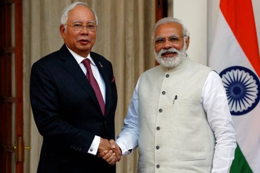 प्रधानमंत्री नरेंद्र मोदी और भारत की सरकारी यात्रा पर यहां आए उनके मलेशियाई समकक्ष नजीब अब्दुल रजाक Photo: Reuters