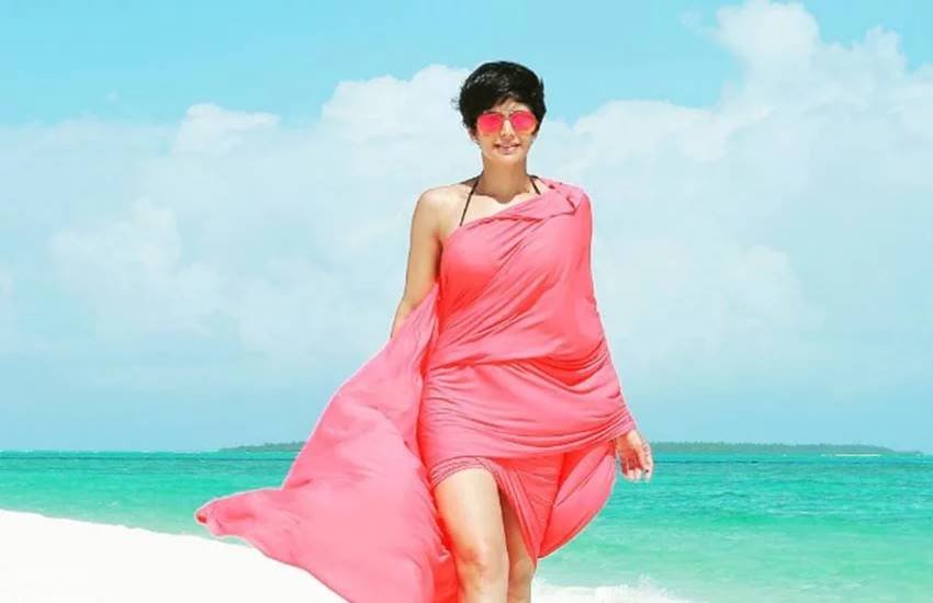 IPL, IPL 10, ipl 2017, ipl season, IPL anchors, IPL Anchor in 2016, First anchor in ipl, IPL Anchors pics, mandira bedi, karishma kotak, rochell, ipl opening, ipl host, ipl news