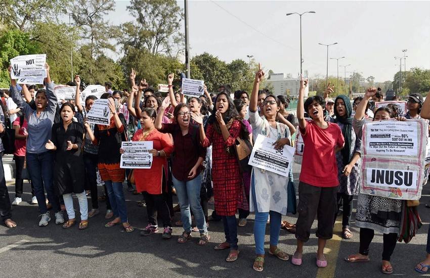 छात्रों के विरोध प्रदर्शन से परेशान होकर जेएनयू पहुंचा हाईकोर्ट (Image Source : PTI)