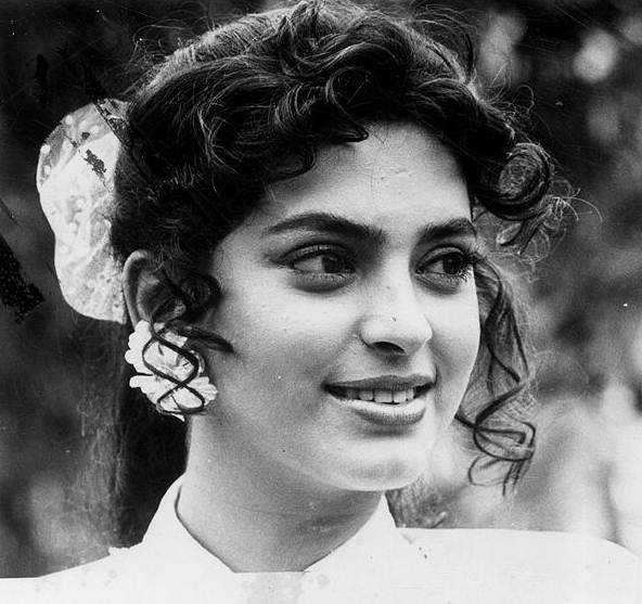 शादी के बाद काम ना मिलने के डर से जूही चावला ने भी काफी समय तक अपनी शादी की बात छिपाई थी। उन्होंने बिजनेसमैन जय मेहता से शादी की थी और शादी की बात तब स्वीकारी थी जब वह प्रेग्नेंट हो गई थीं। करीबी लोग बताते हैं कि शादी के बाद जूही पति जय को अपना अच्छा दोस्त बताती थीं।