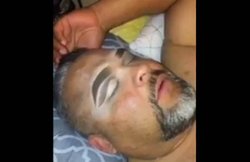 वीडियो: सो रहे थे पापा, बेटी ने कर दिया खौफनाक मेकओवर