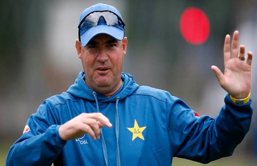 पाकिस्तान क्रिकेट टीम के मुख्य कोच मिकी आर्थर 