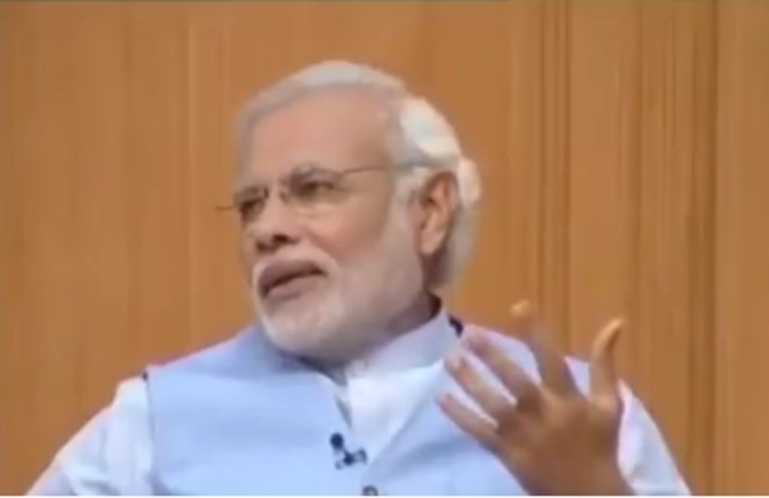 सोशल मीडिया पर शेयर किया जा रहा फनी वीडियो। (Photo Source: Videograb) सोशल मीडिया पर शेयर किया जा रहा फनी वीडियो। (Photo Source: Videograb)