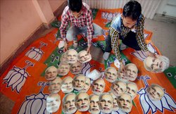 नरेंद्र मोदी कैबिनेट में फेरबदल की चर्चा: यूपी का सीएम बनने से चूक गए मनोज सिन्‍हा का हो सकता है प्रमोशन, सुषमा स्‍वराज की जगह ले सकती हैं वसुंधरा राजे