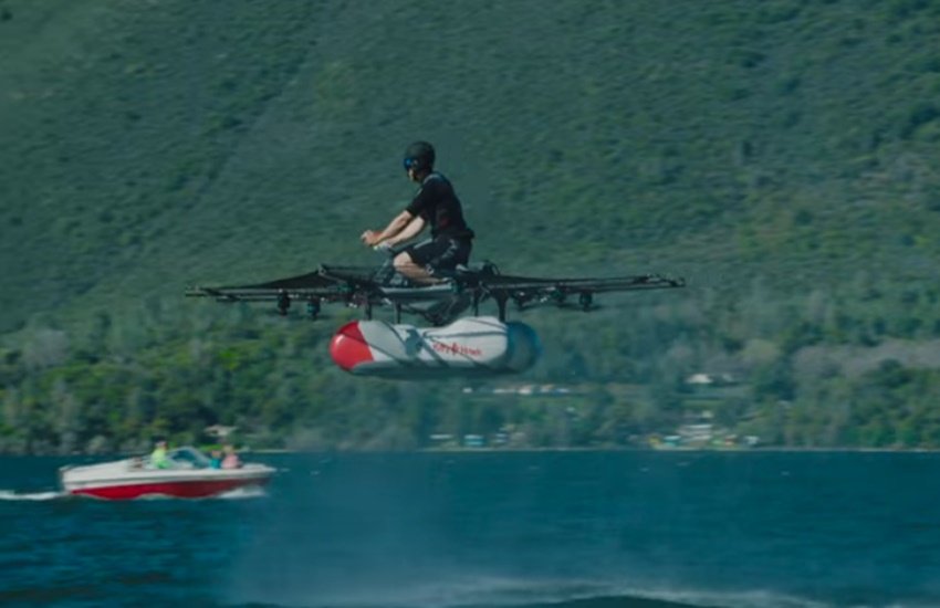 इस साल के आखिर में बिकने के लिए तैयार होगी यह फ्लाइंग मशीन। (Photo Source: Youtube/Kitty Hawk) इस साल के आखिर में बिकने के लिए तैयार होगी यह फ्लाइंग मशीन। (Photo Source: Youtube/Kitty Hawk)