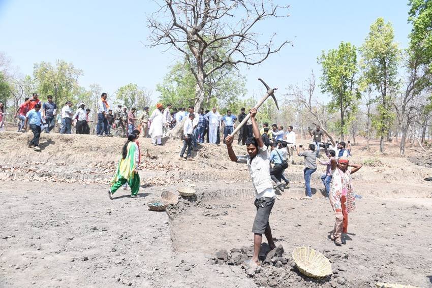 Chhattisgarh Chief Minister Raman Singh, Raman Singh, maintenance man"