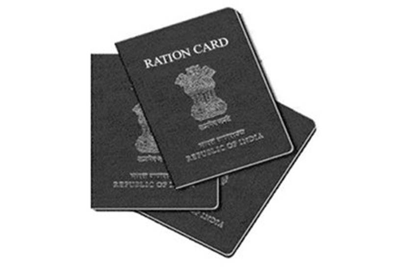 सीएम आदित्यनाथ ने अधिकारियों से कहा है कि पुराने राशन कार्ड लोगों से वापस लिए जाएं। 