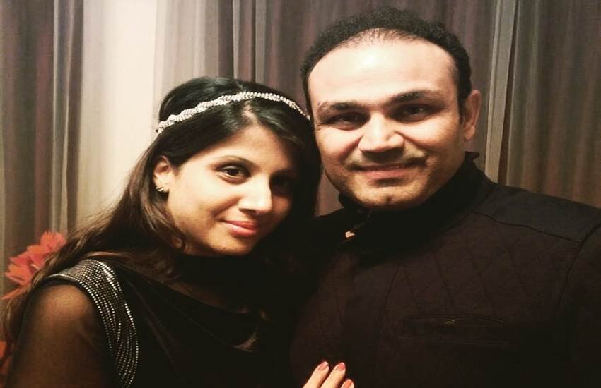 सहवाग ने बयां की पति की हालत, एसी से की तुलना। (Photo Source: Twitter/Virender Sehwag)