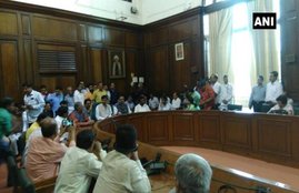 Ravindra Gaikwad Issue, Ravindra Gaikwad Row, Ravindra Gaikwad vs Air India, Ravindra Gaikwad Beats Air India Staff, Shiv Sena, NDA, Shiv Sena Ultimatum, Ashok Ganapati Raju, Anant geete,