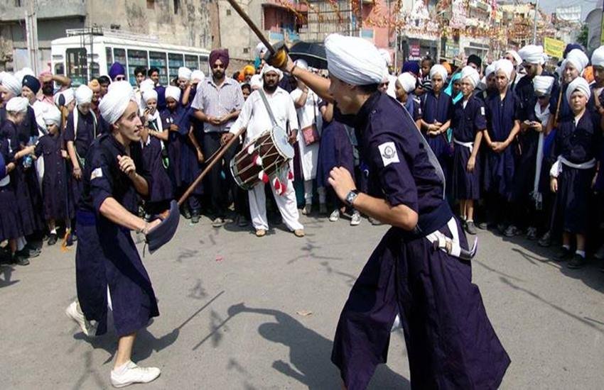 Surname, surname singh, kaur, singh, surname kaur, sikh religion, guru govind singh, punjab, sikh surname, india caste system, गुरु गोबिंद सिंह, सिख भाइयों,