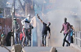 Srinagar, Nowhatta, Clash between protesters and security forces, Indian security forces, jammu kashmir, Shopian town, south kashmir, stone pelting, stone pelter