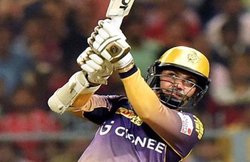 सुनील नारायण ने ओपनिंग कर महज 17 गेंदों में जड़े ताबड़तोड़ 42 रन, फैंस ने की सनथ जयसूर्या से तुलना