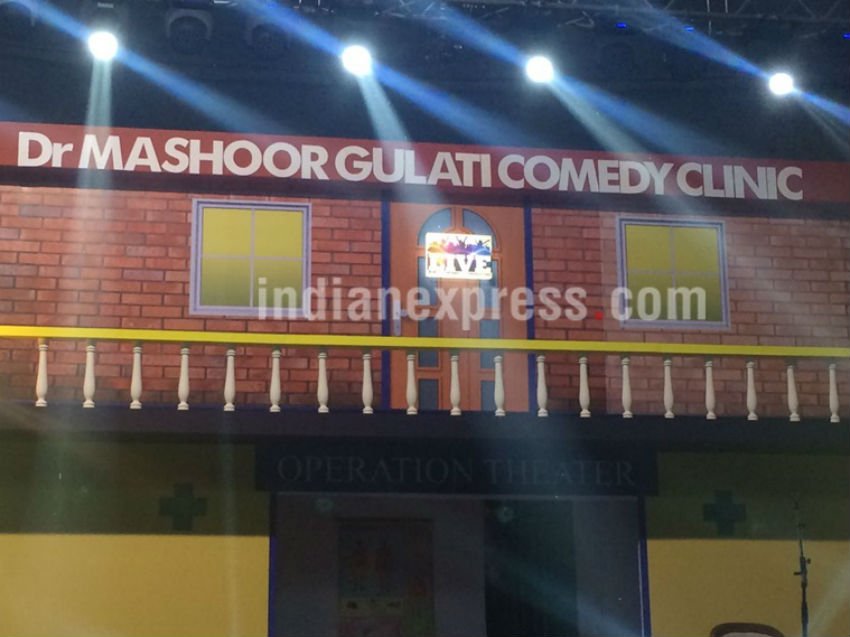 सुनील ग्रोवर ने अपने मशहूर क्लीनिक के स्टेज पे दर्शकों का लाइव इलाज किया जिसमें दर्शकों को हंसी के फुल डोज दिये गये। सुनील ने अपने और कपिल के बीच चल रहे विवाद के बारे में बात करने से साफ मना कर दिया।