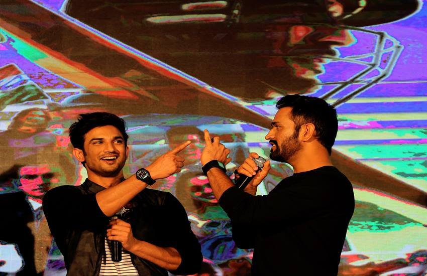 सुशांत सिंह राजपूत और महेंद्र सिंह धोनी सुशांत सिंह राजपूत और महेंद्र सिंह धोनी