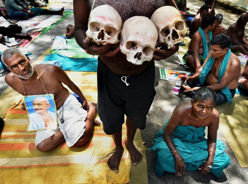 Drought, Farmer, Tamil Nadu, Centre, Loan, Loan waiver, Weather, PM Narendra modi, Jantar Mantar, Drought hit, Rain, Delhi, Tamil Nadu farmers, run naked, PM office, Narendra Modi, tamil farmers protests, tamil farmers jantar mantar, jantar mantar protests, tamil nadu, tamil nadu government, bjp, modi government, tamil nadu news, tamil farmers news, india news