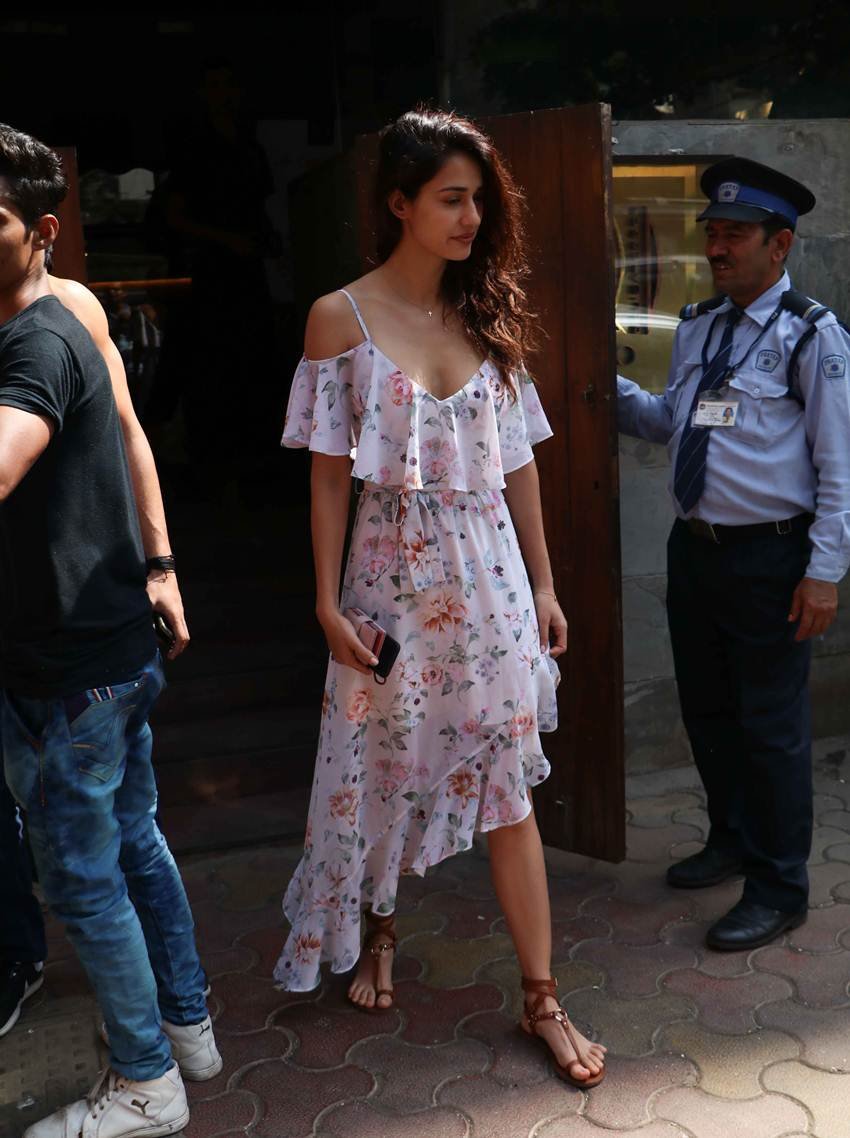 tiger shroff, disha patani, tiger shroff gilfriend, disha patani boyfriend, disha patani hot photos, disha patani photos, tiger shroff hot photos, tiger shroff photos, disha tiger photos, disha patani and tiger shroff photos, photos of disha patani and tiger shroff, jansatta